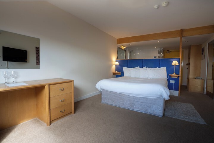 Room 13 of 77
