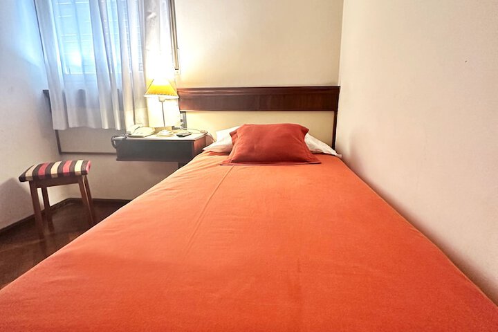 Room 27 of 90