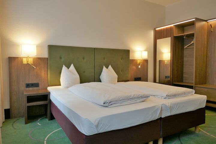 Room 6 of 18