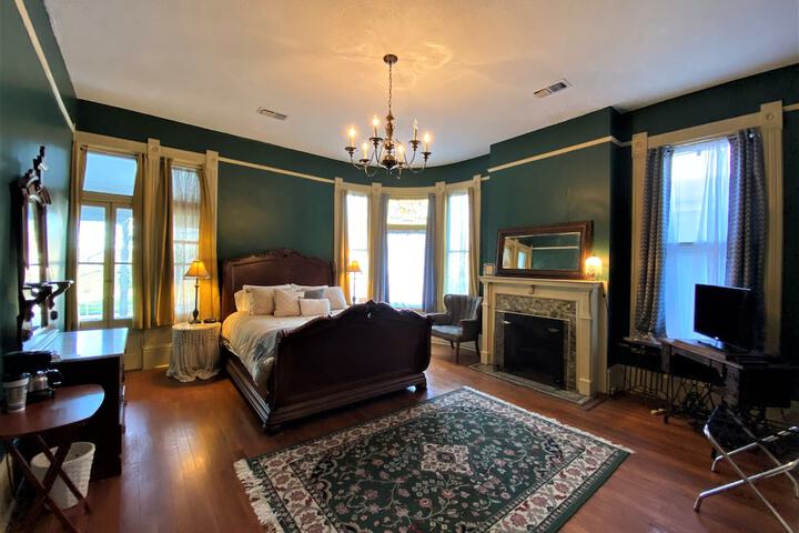 Room 9 of 48