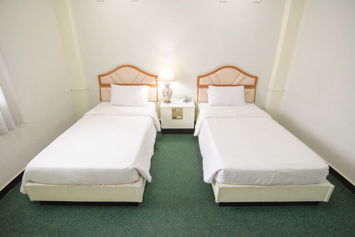 Room 5 of 11