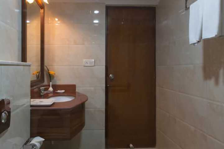 Room 15 of 34