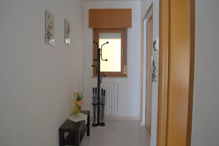 Room 4 of 10