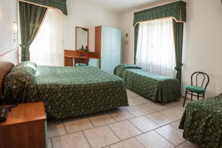 Room 3 of 20
