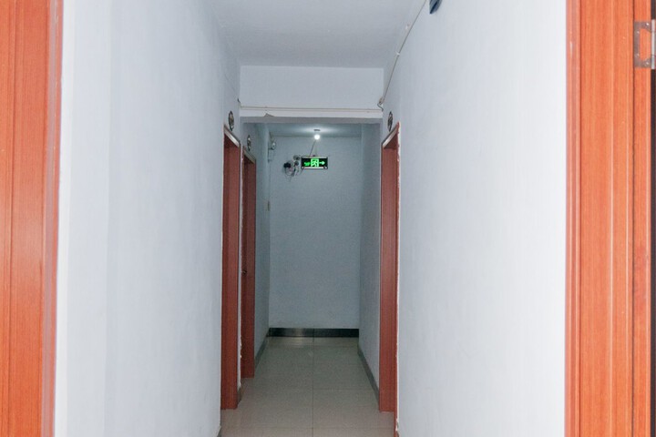 Hero Image 1 of 7