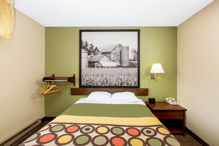 1 Queen Bed (6 of 12)