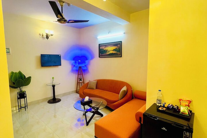 Room 5 of 8