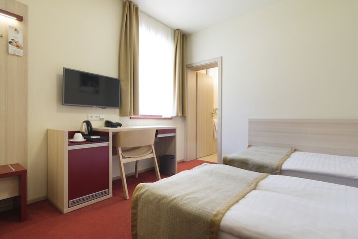 Room 5 of 116