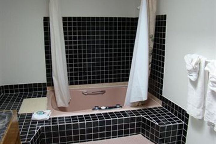Room 5 of 62