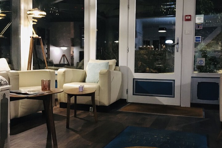 Guest Lobby
