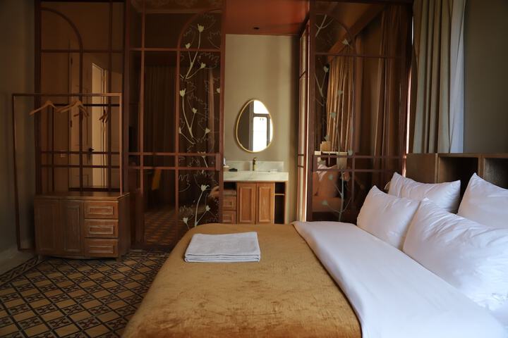 Room 29 of 77