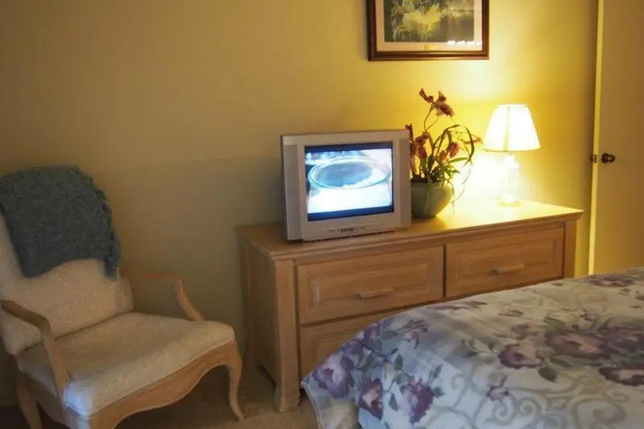 Room 4 of 12