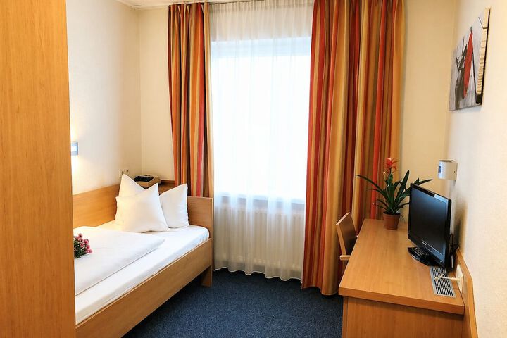 Room 28 of 44