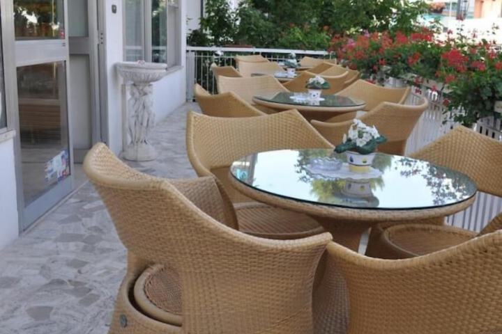 Terrace/Patio 9 of 11