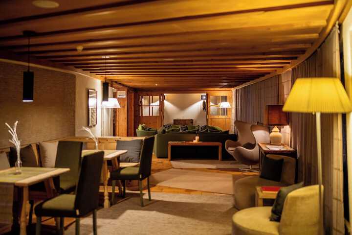 Lounge 123 of 145