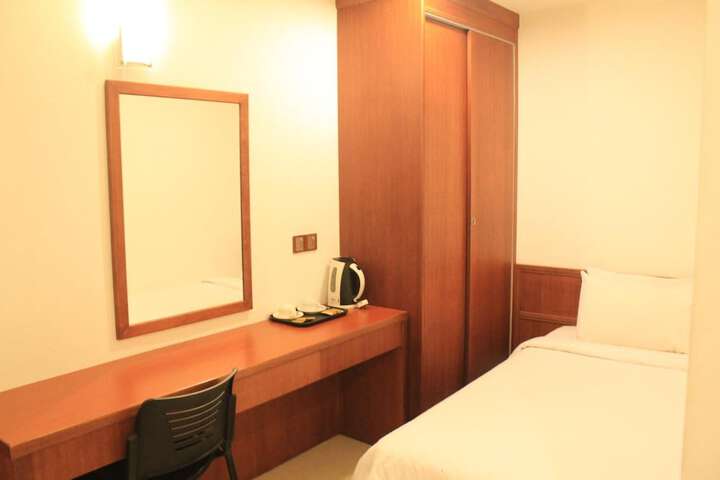 Room 18 of 60