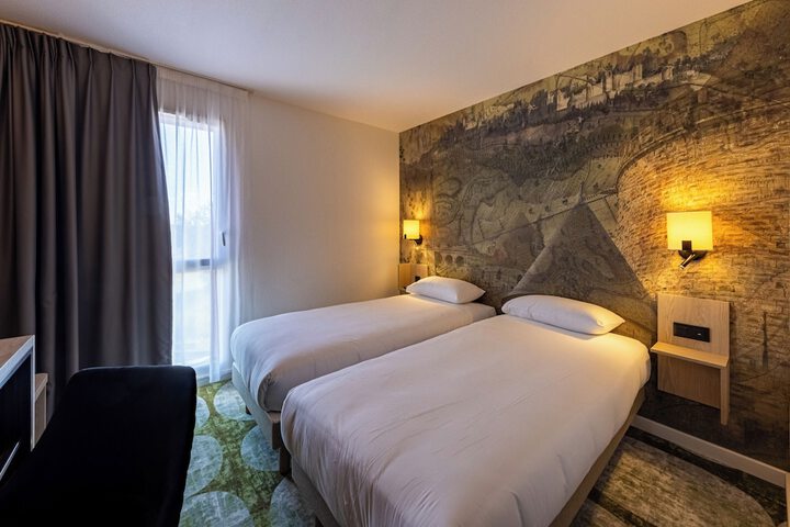 Room 16 of 105