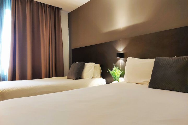 Room 9 of 28