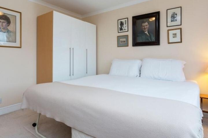 Room 3 of 5