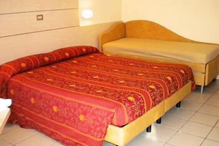 Room 9 of 52