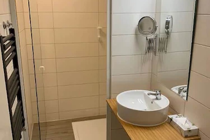 Room 16 of 31