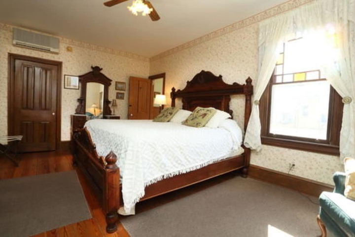 Room 10 of 48