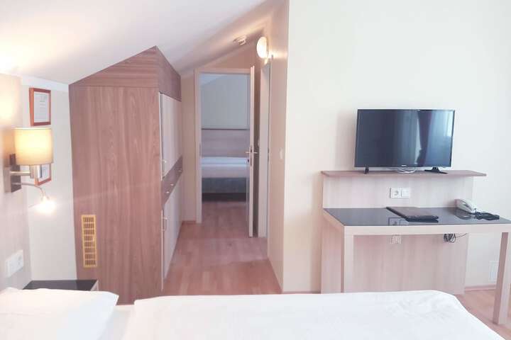 Room 47 of 133
