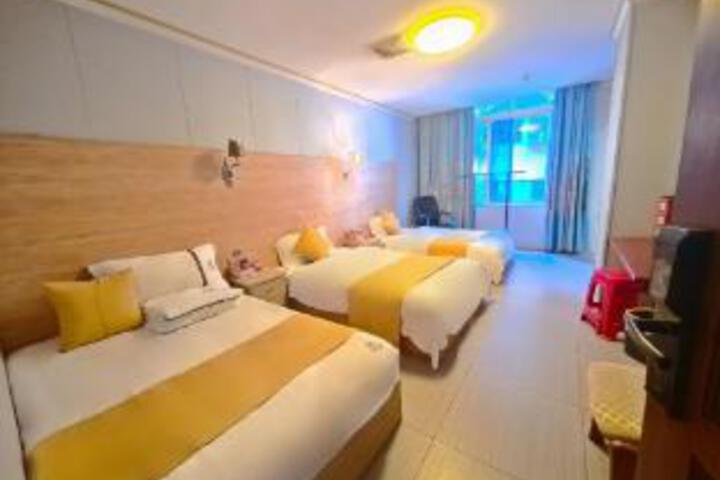 Room 10 of 11