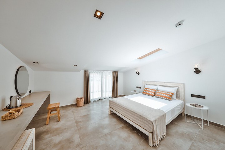 Room 9 of 91