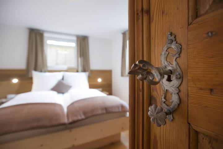 Room 4 of 41