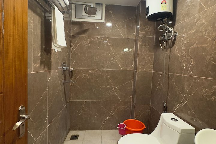 Room 53 of 75