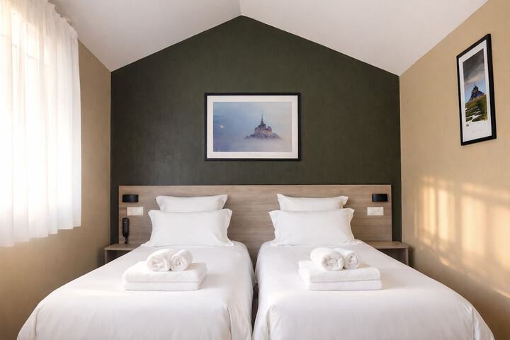 Room 9 of 28