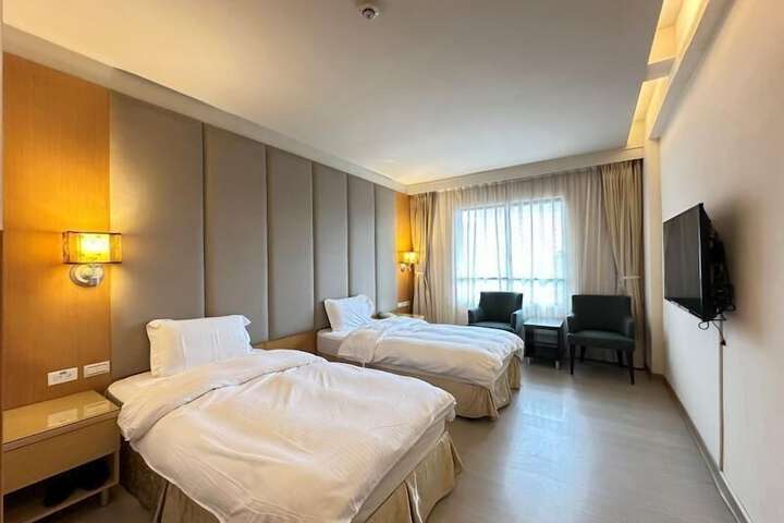 Room 10 of 31