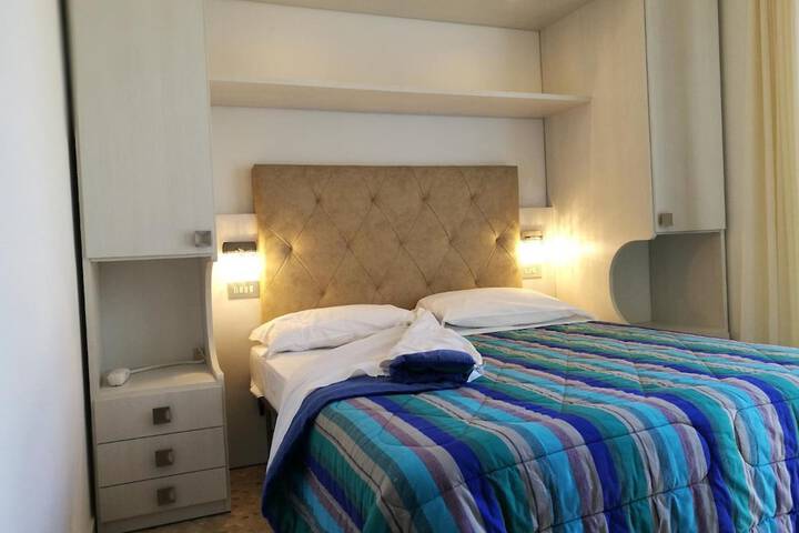 Room 8 of 37