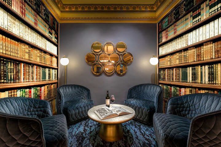 Lounge 56 of 71