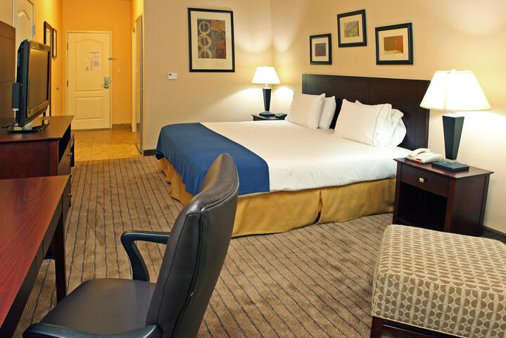 1 King Bed (2 of 5)