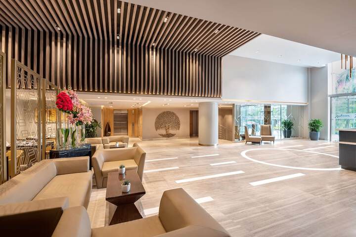 Entrance & Lobby
