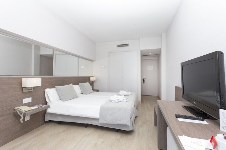 Room 8 of 64