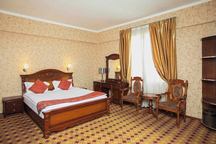 Room 35 of 48