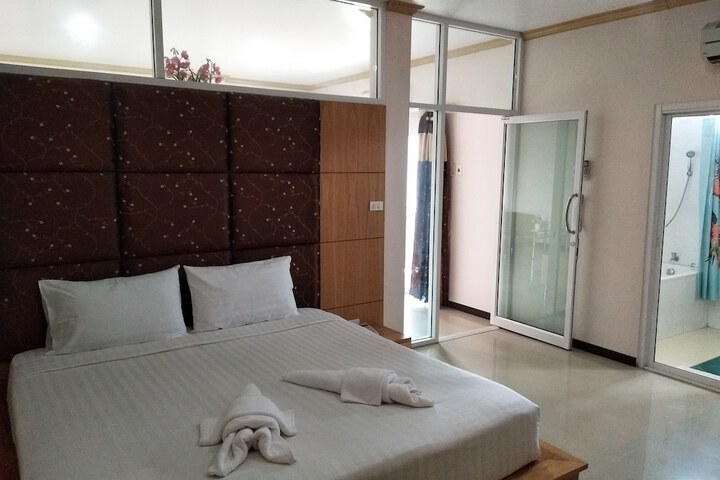Room 8 of 23