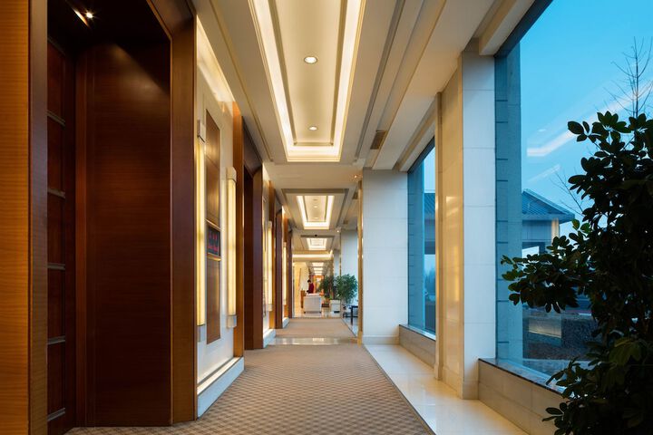 Ballroom/Hall 46 of 57