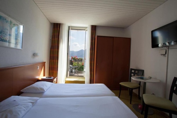 Room 3 of 39