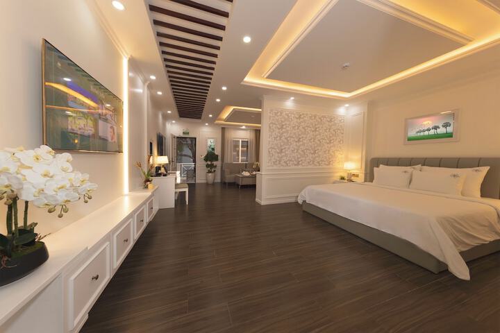 Room 13 of 48