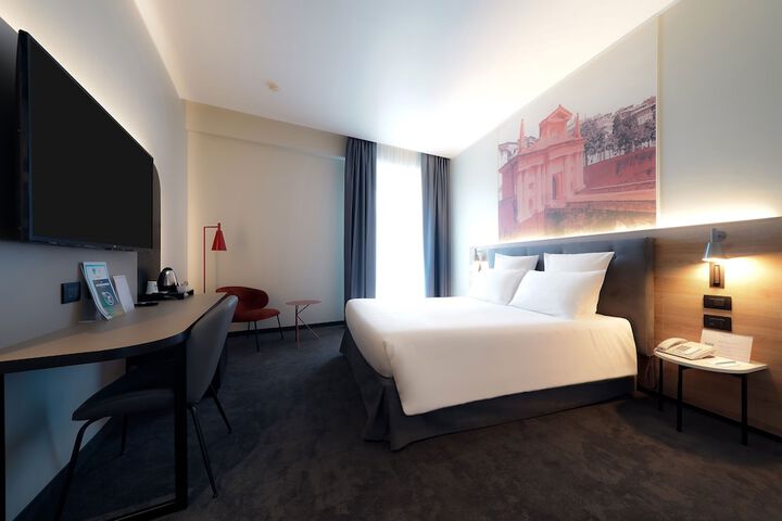 Room 13 of 75