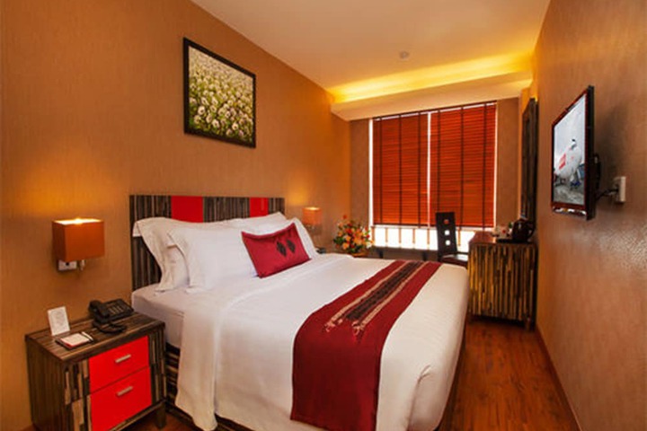 Room 2 of 16