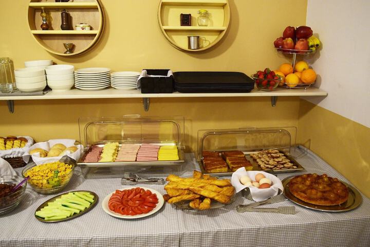 Breakfast/Coffee Service 32 of 52