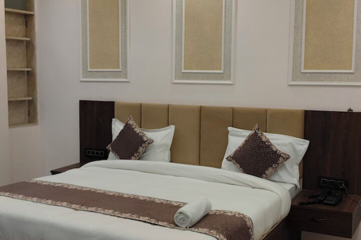 Room 18 of 118