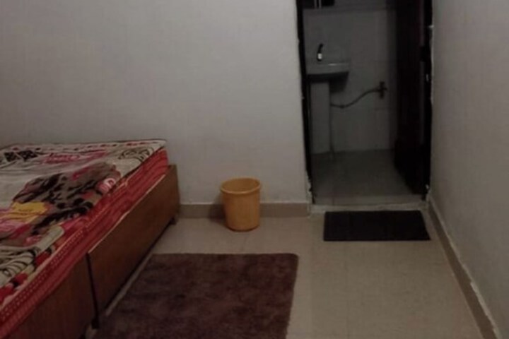 Room 12 of 29