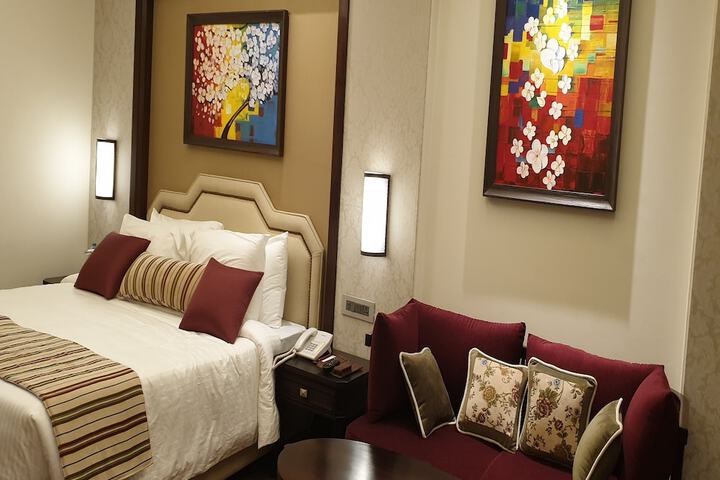 Room 12 of 40