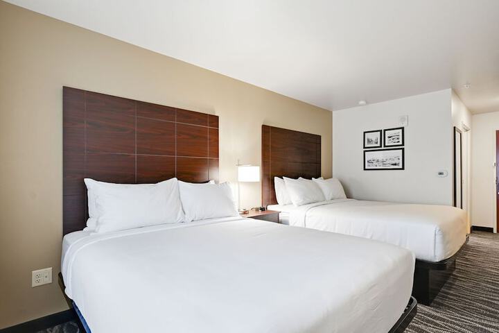 2 Queen Guest Room (16 of 18)